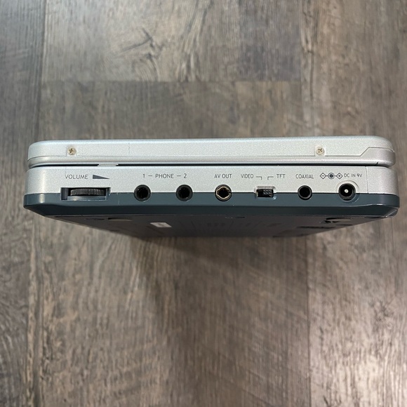 Mintek MDP-1720 Portable DVD Player 7” TFT Monitor - Picture 8 of 9